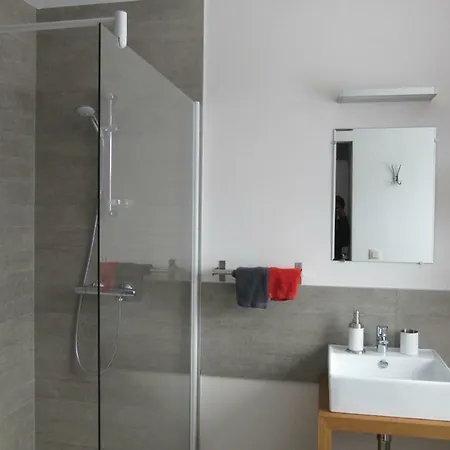 At ベッド・アンド・ブレックファスト 3*